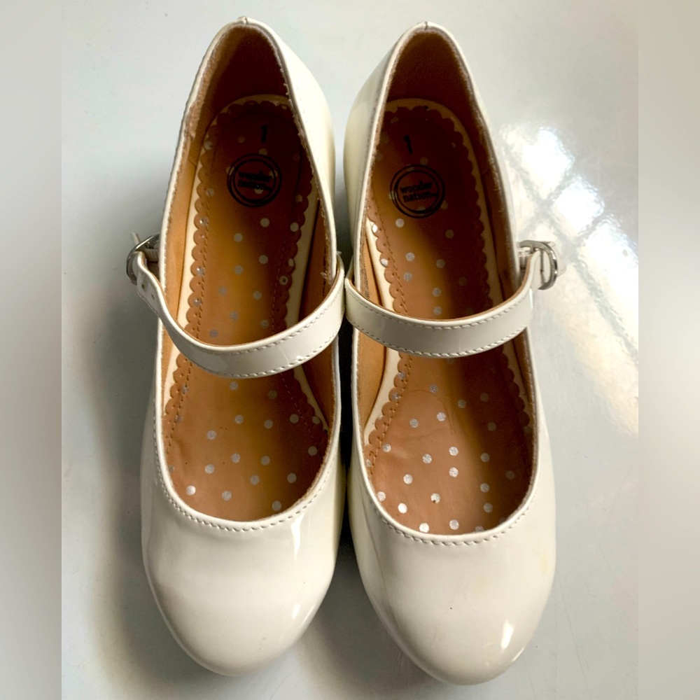 Girls White Patent Leather Mary Janes (size 1)